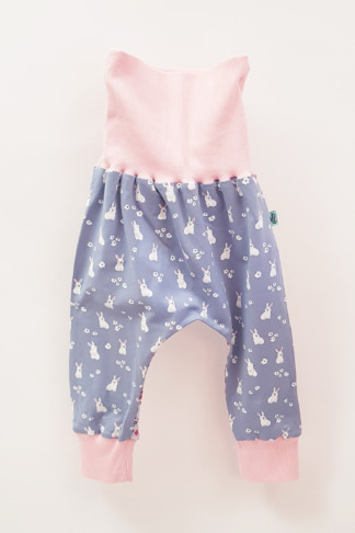 Jersey-Hose, Hasen, Blumen